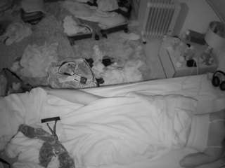 voyeurcam-julmodels-whitebed-5 webcam