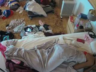 voyeurcam-julmodels-whitebed-5