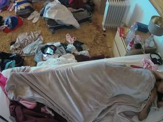 voyeurcam-julmodels-whitebed-5