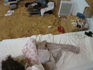 voyeurcam-julmodels-whitebed-5 webcam