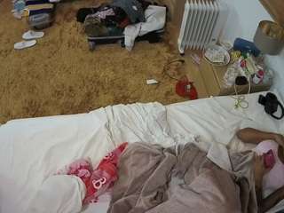 voyeurcam-julmodels-whitebed-5 webcam