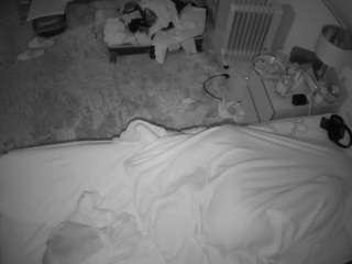 voyeurcam-julmodels-whitebed-5 webcam