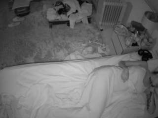 voyeurcam-julmodels-whitebed-5 webcam