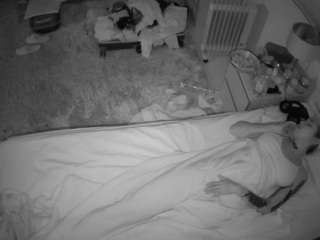 voyeurcam-julmodels-whitebed-5 webcam