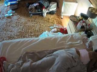 voyeurcam-julmodels-whitebed-5 webcam
