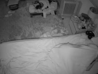 voyeurcam-julmodels-whitebed-5 webcam