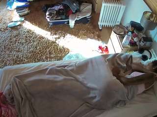 voyeurcam-julmodels-whitebed-5 webcam