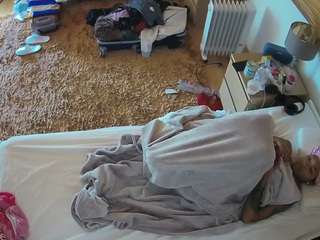 voyeurcam-julmodels-whitebed-5 webcam