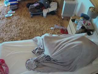 voyeurcam-julmodels-whitebed-5 webcam