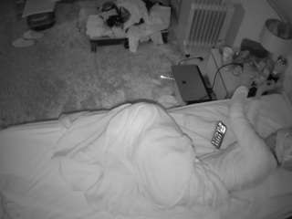 voyeurcam-julmodels-whitebed-5 webcam