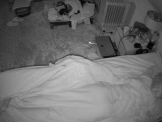 voyeurcam-julmodels-whitebed-5 webcam