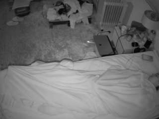 voyeurcam-julmodels-whitebed-5 webcam