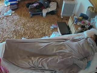 voyeurcam-julmodels-whitebed-5 webcam