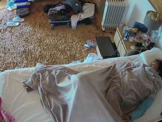 voyeurcam-julmodels-whitebed-5 webcam