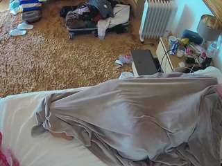 voyeurcam-julmodels-whitebed-5 webcam