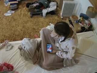 voyeurcam-julmodels-whitebed-5 webcam