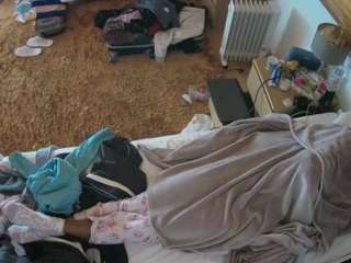 voyeurcam-julmodels-whitebed-5 webcam