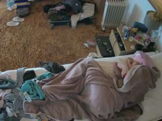 voyeurcam-julmodels-whitebed-5 webcam