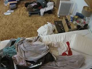 voyeurcam-julmodels-whitebed-5 webcam