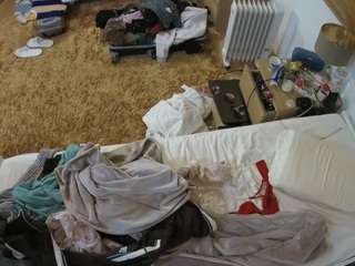 voyeurcam-julmodels-whitebed-5 webcam