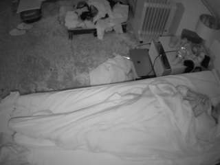 voyeurcam-julmodels-whitebed-5 webcam