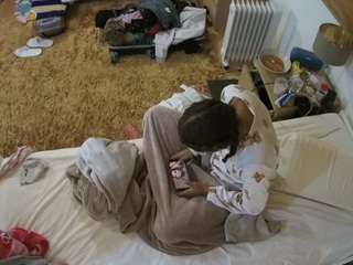 voyeurcam-julmodels-whitebed-5 webcam