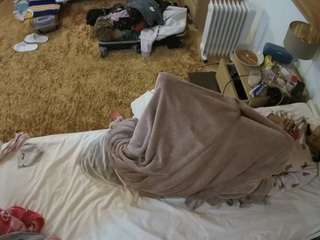 voyeurcam-julmodels-whitebed-5 webcam