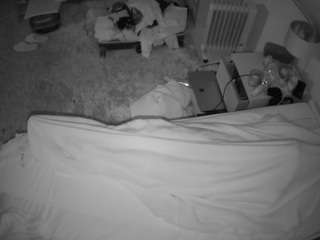 voyeurcam-julmodels-whitebed-5 webcam