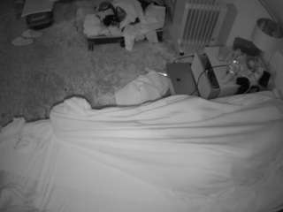 voyeurcam-julmodels-whitebed-5 webcam