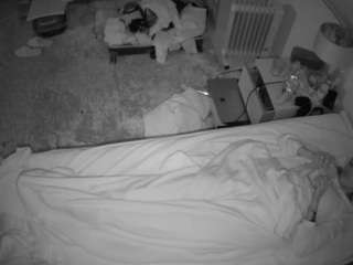 voyeurcam-julmodels-whitebed-5 webcam