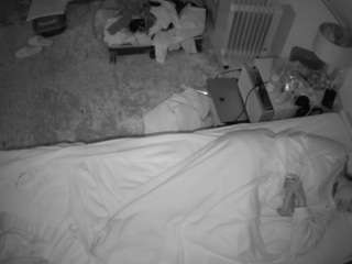 voyeurcam-julmodels-whitebed-5 webcam