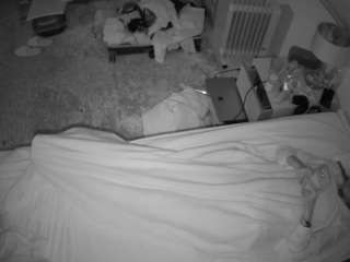 voyeurcam-julmodels-whitebed-5 webcam