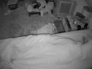 voyeurcam-julmodels-whitebed-5 webcam