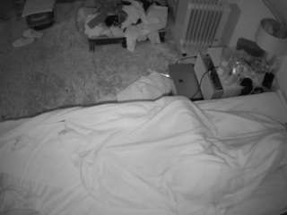 voyeurcam-julmodels-whitebed-5 webcam