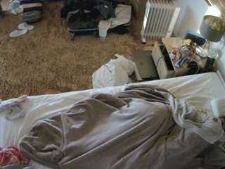 voyeurcam-julmodels-whitebed-5 camsoda