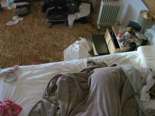 voyeurcam-julmodels-whitebed-5 webcam