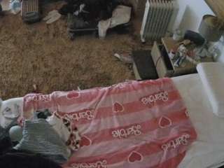 voyeurcam-julmodels-whitebed-5 webcam