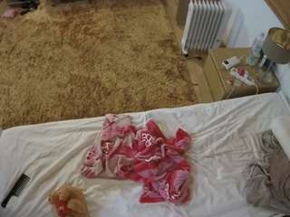 voyeurcam-julmodels-whitebed-5 webcam