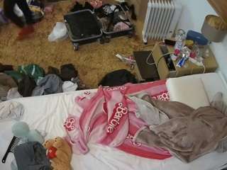 voyeurcam-julmodels-whitebed-5