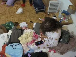 voyeurcam-julmodels-whitebed-5 webcam