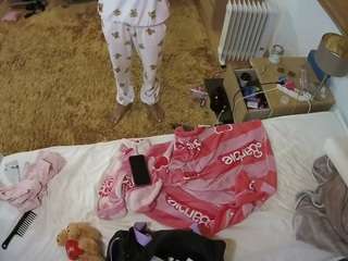 voyeurcam-julmodels-whitebed-5 webcam