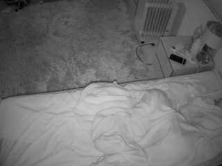 voyeurcam-julmodels-whitebed-5 camsoda