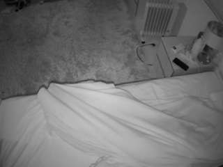 voyeurcam-julmodels-whitebed-5 camsoda