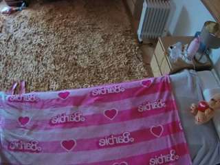 voyeurcam-julmodels-whitebed-5 webcam