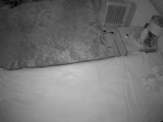 voyeurcam-julmodels-whitebed-5's CamSoda show and profile