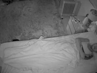 voyeurcam-julmodels-whitebed-5 webcam