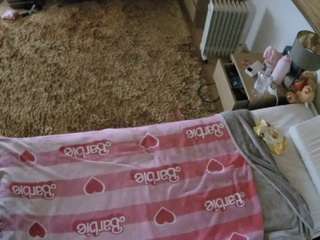 voyeurcam-julmodels-whitebed-5 webcam