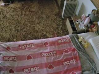 voyeurcam-julmodels-whitebed-5