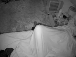 voyeurcam-julmodels-whitebed-5 webcam