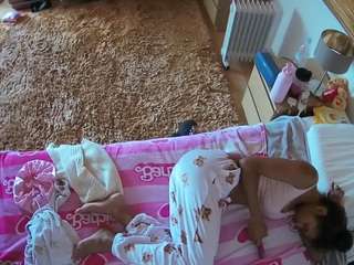voyeurcam-julmodels-whitebed-5 webcam